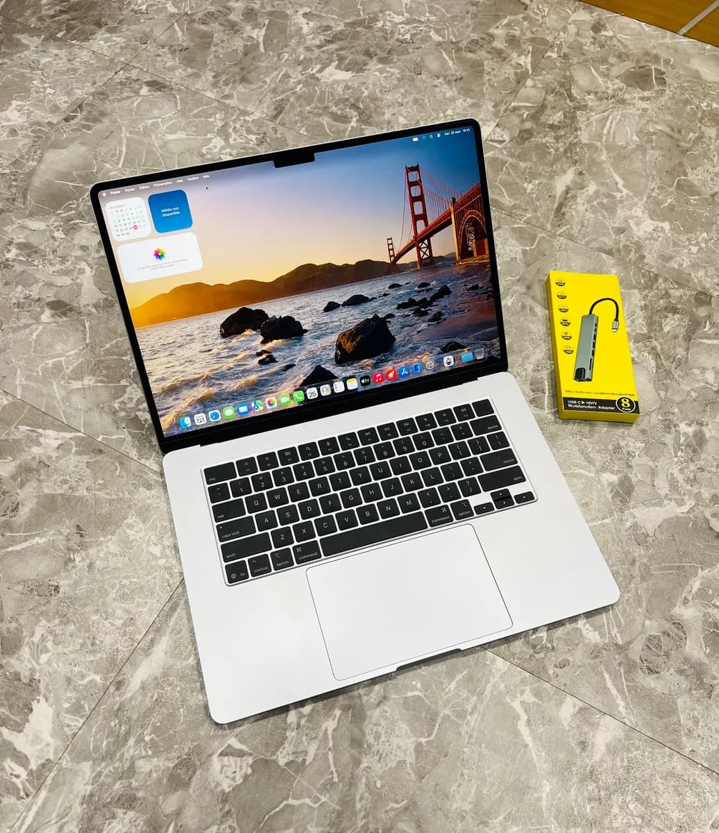 APPLE MACBOOK AIR 15" (PUCE M4)- 256Go 16Ram 