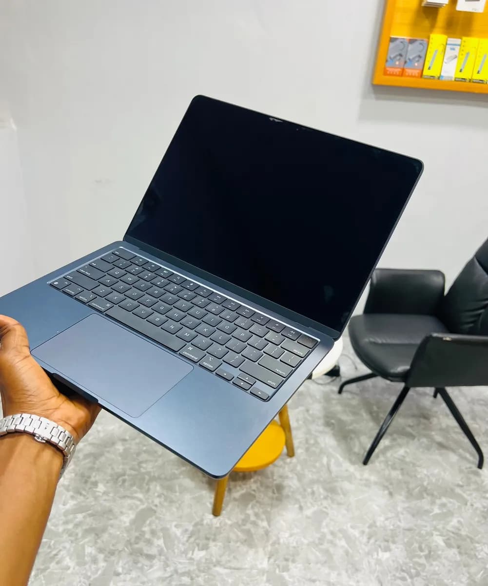 Apple MacBook Air M2 13" - 256Go 16Ram  - 2