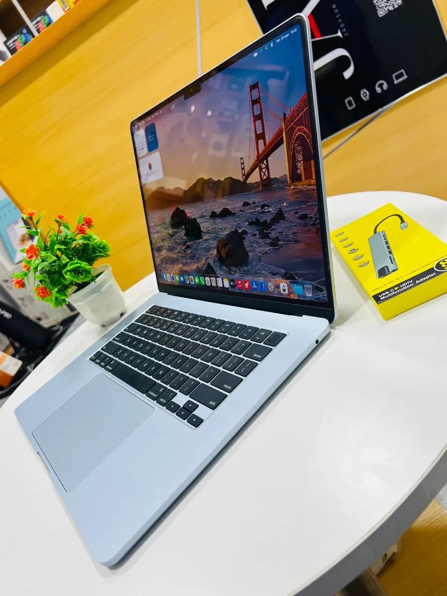 APPLE MACBOOK AIR 15" (PUCE M4)- 256Go 16Ram  - 5
