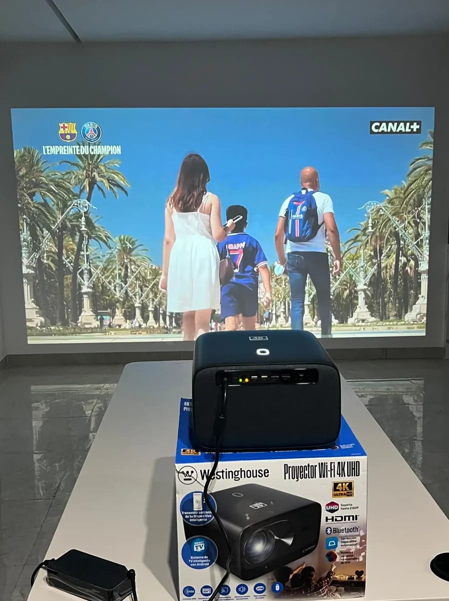Projecteur Westinghouse Cinéma Professionnel Ultra Haut de Gamme 4K UHD (200 Pouces) 2