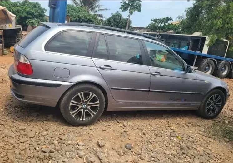 Voiture occasion très propre  1